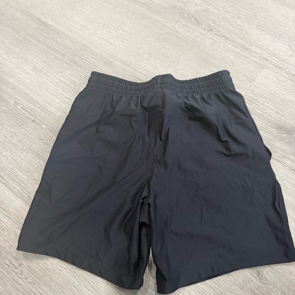 Old Navy Men's Dark Gray Athletic Shorts - Picture 3 of 3